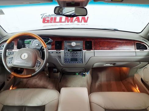 Used 2004 Lincoln Town Car Ultimate image 11