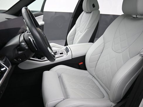 Used 2024 BMW X5 xDrive40i w/ Premium Package image 11