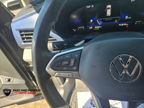 Used 2022 Volkswagen Taos SE FWD image 18