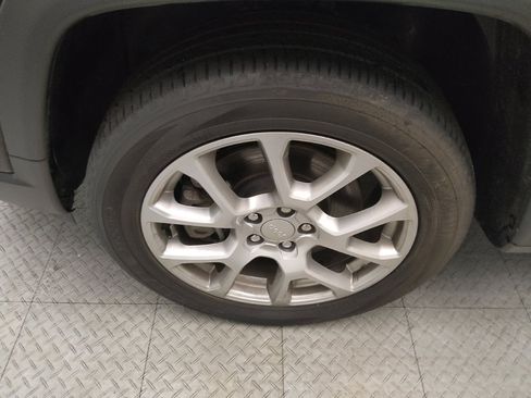 Used 2023 Jeep Compass Latitude AWD/4WD image 31