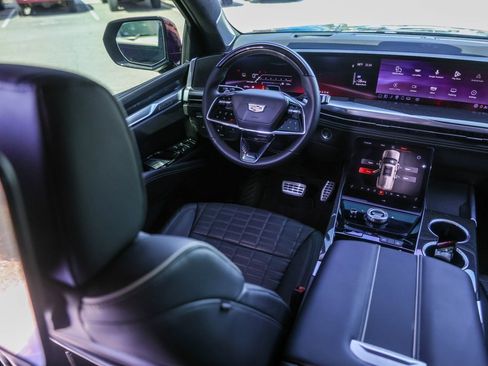 Used 2025 Cadillac Escalade V image 27