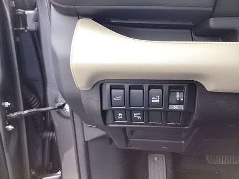 Used 2019 Subaru Ascent Touring image 16