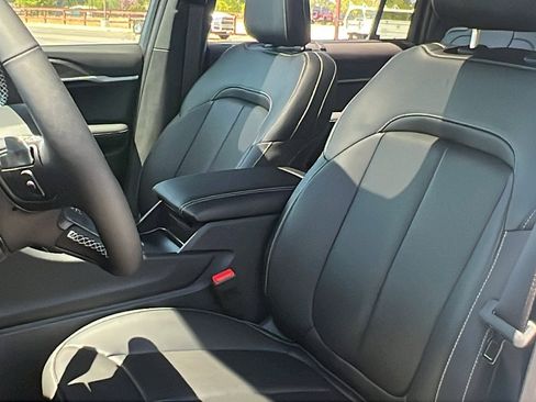 New 2025 Jeep Grand Cherokee L Limited w/ Luxury Tech Group II image 16