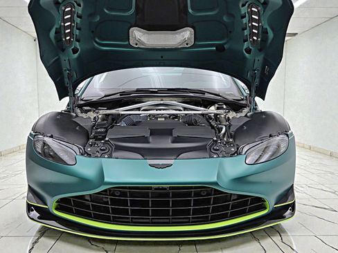 Used 2023 Aston Martin V8 Vantage Coupe image 29