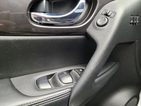 Used 2020 Nissan Rogue SV w/ Premium Package FWD image 27