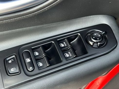 Used 2022 Jeep Renegade Trailhawk AWD/4WD image 15