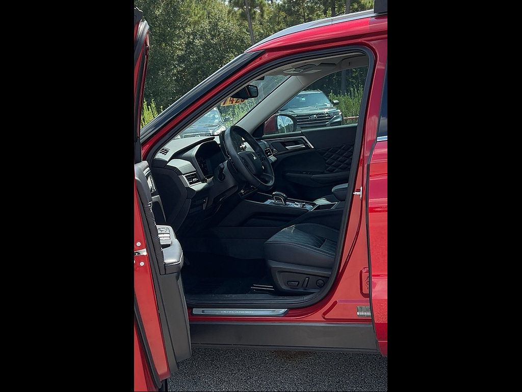Used 2023 Mitsubishi Outlander SEL FWD image 12