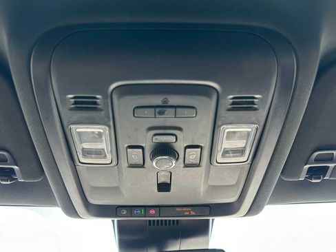 Used 2024 Chevrolet Tahoe Premier AWD/4WD image 32