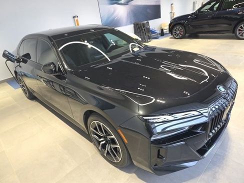 Certified 2023 BMW i7 xDrive60 AWD/4WD image 2