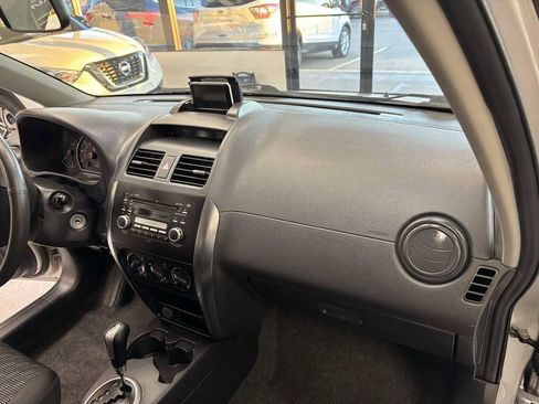 Used 2009 Suzuki SX4 AWD Hatchback image 14