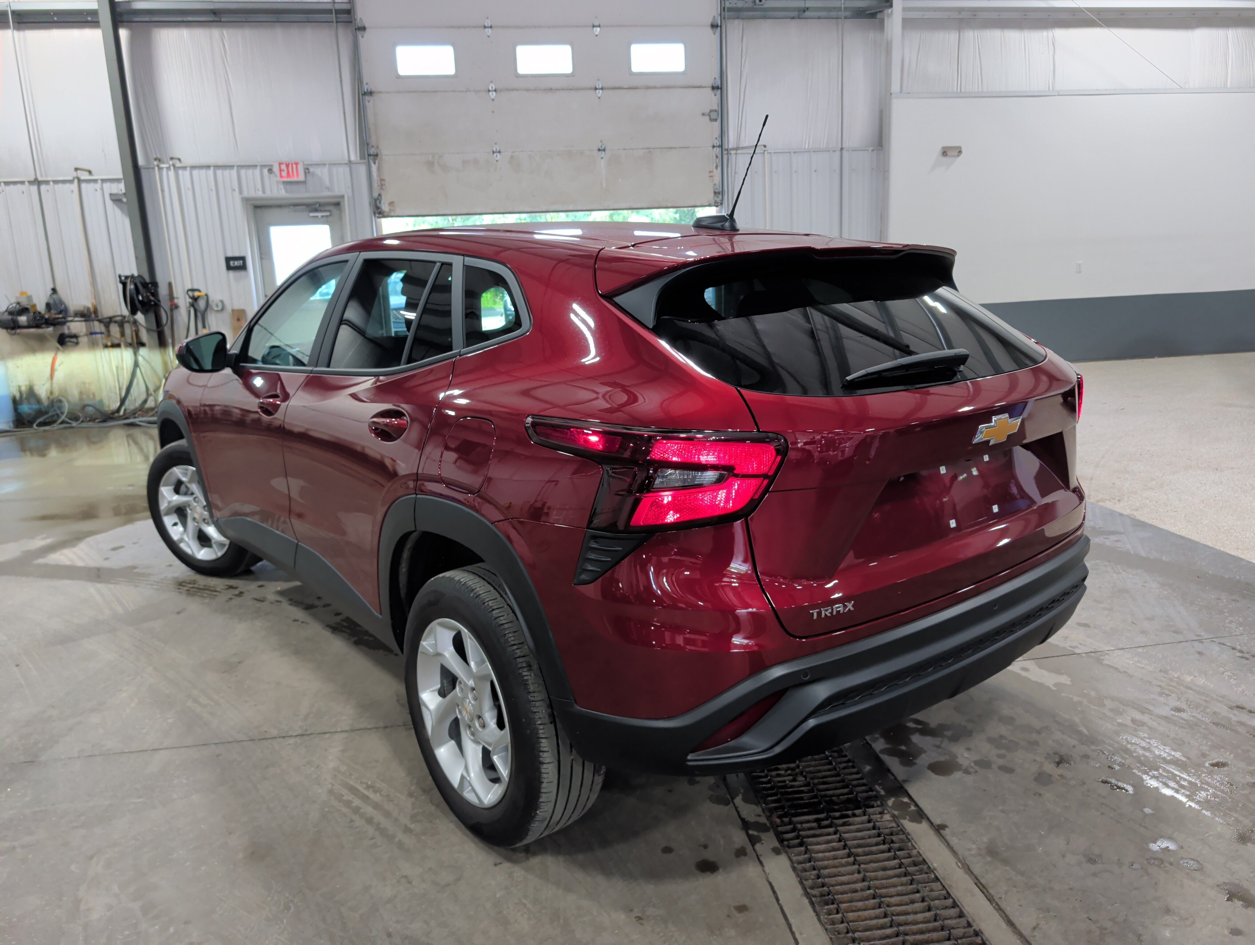 Used 2024 Chevrolet Trax LS w/ LS Convenience Package FWD image 4