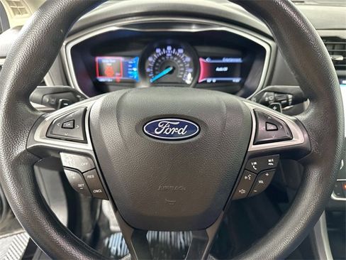 Used 2019 Ford Fusion SE image 20