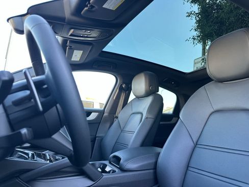 Certified 2025 Porsche Cayenne Coupe AWD/4WD image 5