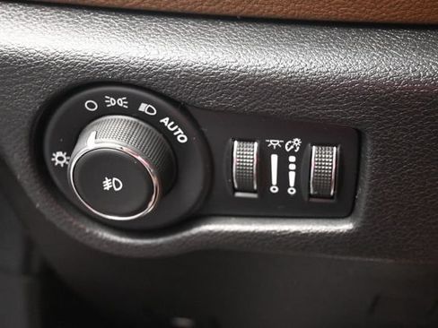 Used 2017 Chrysler Pacifica Limited FWD image 31