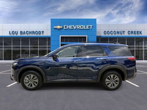Used 2025 Nissan Pathfinder SV FWD image 5