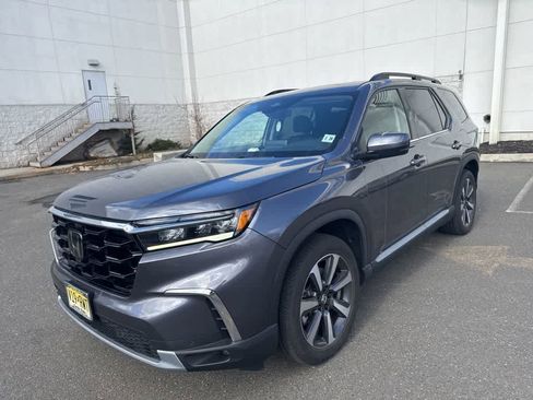 Used 2023 Honda Pilot Touring image 4