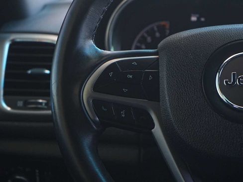 Used 2018 Jeep Grand Cherokee Laredo RWD image 17