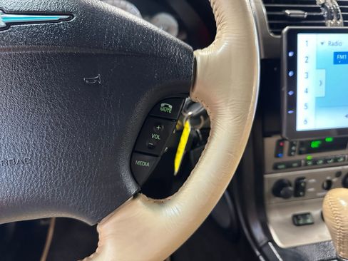 Used 2005 Ford Thunderbird RWD image 16