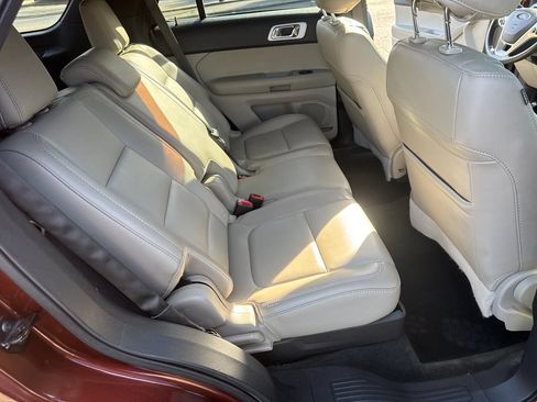 Used 2015 Ford Explorer XLT w/ Equipment Group 202B AWD/4WD image 42