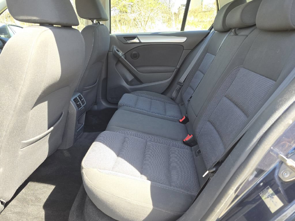 Used 2013 Volkswagen Golf 4-Door FWD image 14