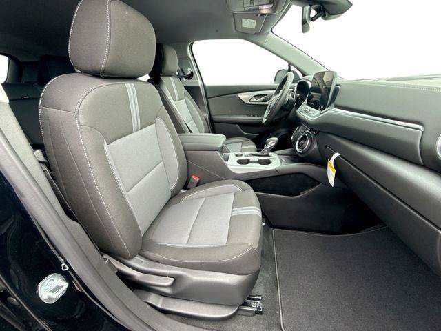New 2026 Chevrolet Blazer LT w/ LPO, Black Sport Package FWD image 25
