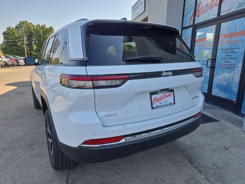 New 2025 Jeep Grand Cherokee Limited w/ Luxury Tech Group II image 8