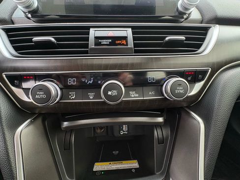 Used 2019 Honda Accord Touring image 18