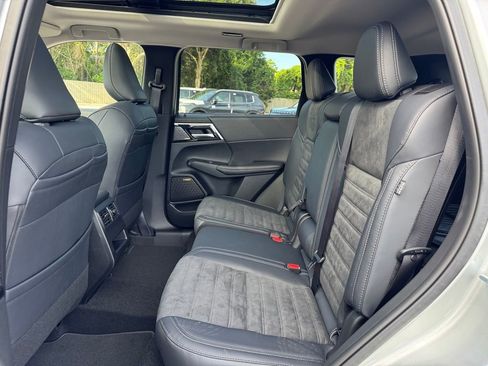 New 2025 Mitsubishi Outlander SE image 15