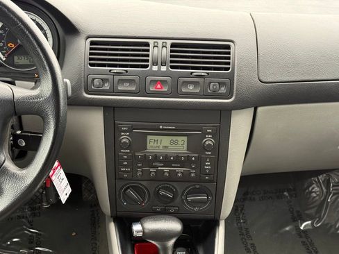 Used 2004 Volkswagen Jetta GLS image 11