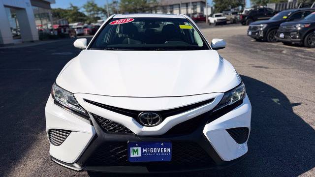 Used 2019 Toyota Camry SE w/ Carpet Mat Package FWD image 11