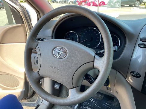 Used 2007 Toyota Sienna LE FWD image 18