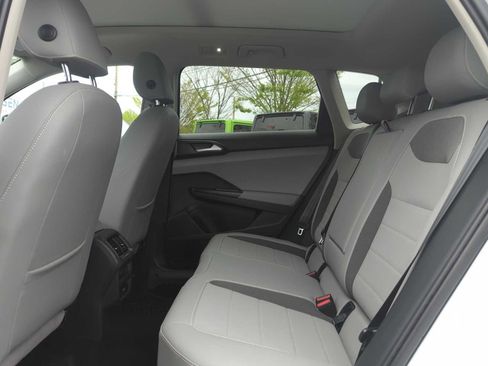 Used 2023 Volkswagen Taos SE w/ Panoramic Sunroof Package FWD image 27