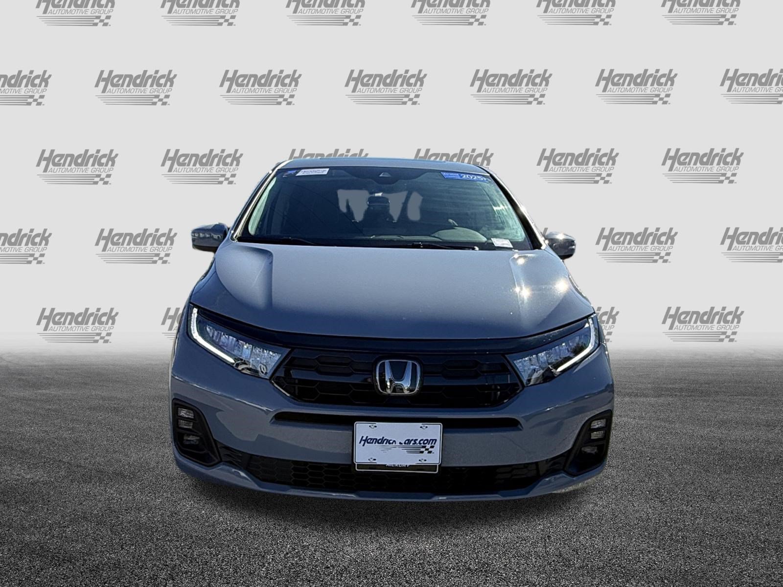 Used 2025 Honda Odyssey Touring image 3