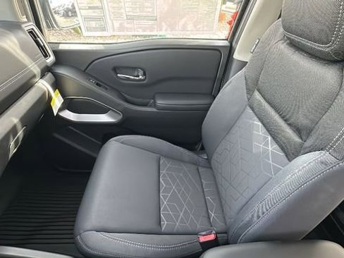 Certified 2025 Nissan Frontier SV image 29