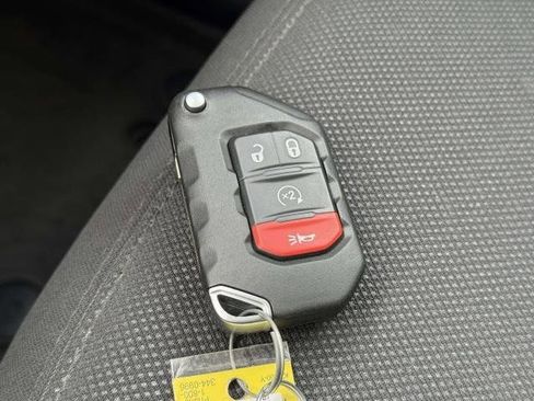 Used 2023 Jeep Gladiator Sport image 27