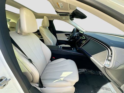 Used 2024 Mercedes-Benz E 350 4MATIC Sedan image 34