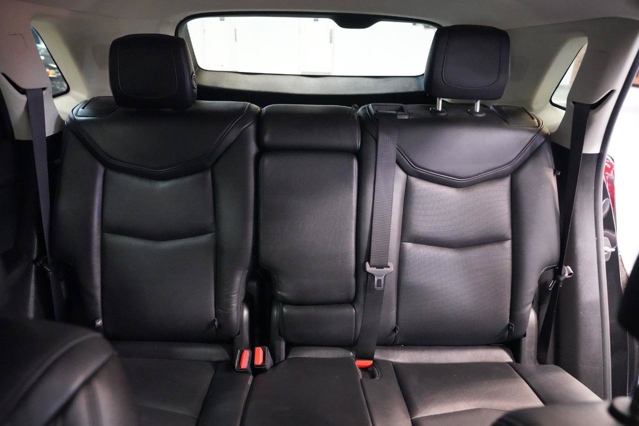 Used 2018 Cadillac XT5 Luxury w/ LPO, Black Ice Package FWD image 25