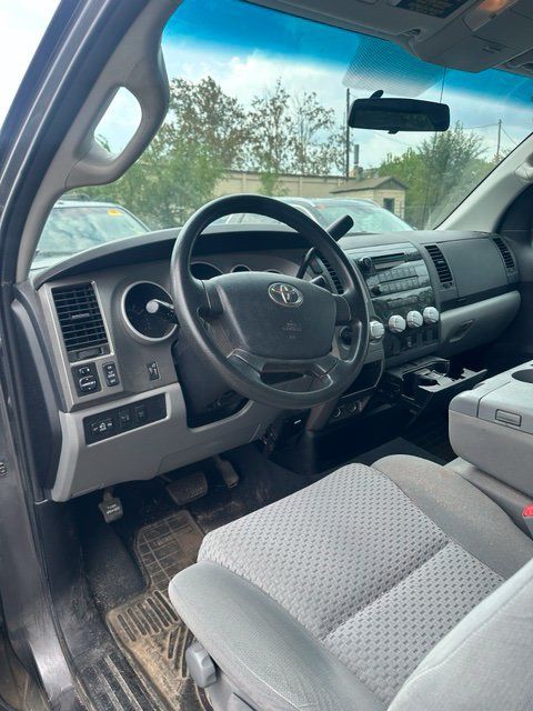 Used 2013 Toyota Tundra 4x4 Double Cab w/ Tow Pkg image 3