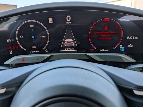 Used 2025 Porsche Taycan RWD image 18