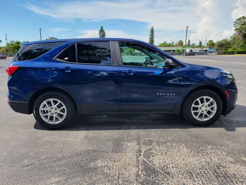 Certified 2022 Chevrolet Equinox LS w/ LS Convenience Package FWD image 4