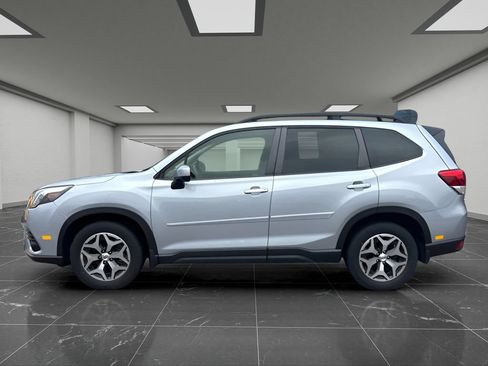 Used 2024 Subaru Forester Premium AWD/4WD image 9