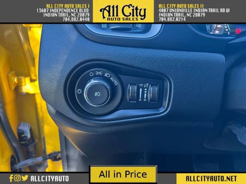 Used 2015 Jeep Renegade Latitude w/ Popular Equipment Group image 29