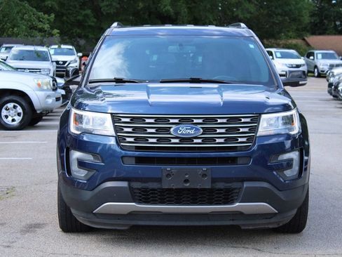 Used 2017 Ford Explorer XLT w/ Equipment Group 202A FWD image 2
