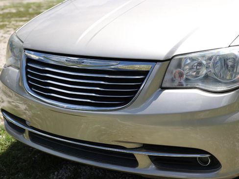 Used 2013 Chrysler Town & Country Touring FWD image 24