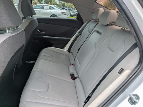 Certified 2024 Hyundai Elantra Limited FWD image 12