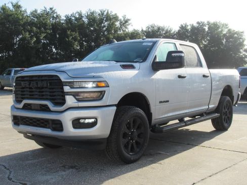 Used 2026 RAM 2500 Big Horn AWD/4WD image 2