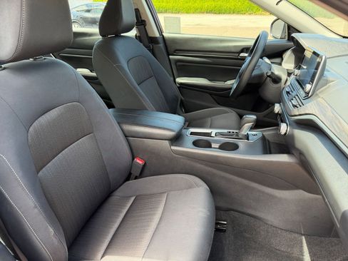 Used 2025 Nissan Altima 2.5 SV FWD image 36
