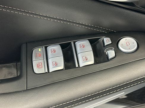 Certified 2025 BMW X7 M60i AWD/4WD image 13