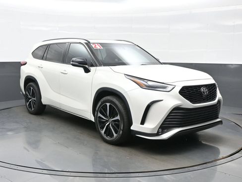 Used 2021 Toyota Highlander XSE AWD/4WD image 8