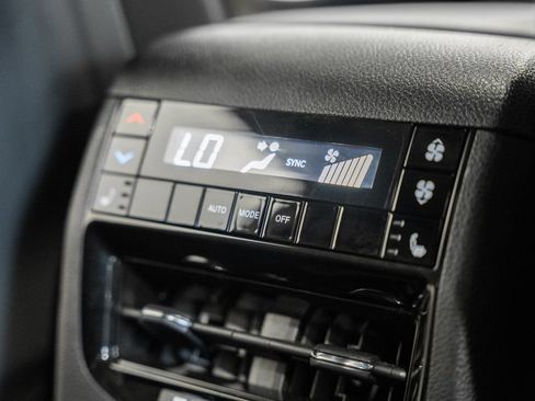 Used 2023 Jeep Grand Cherokee L Limited w/ Luxury Tech Group II AWD/4WD image 36